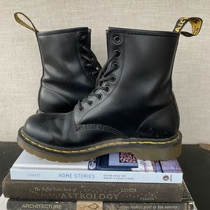 Dr. Martens 1460 WOMEN'S SMOOTH LEATHER LACE UP BOOTS